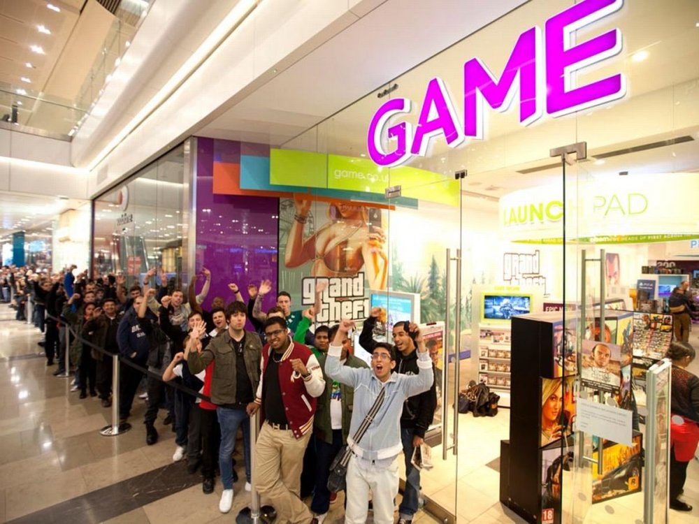 Zohair-Ali-is-first-in-the-queue-to-pick-up-a-copy-of-Grand-Theft-Auto-V-at-the-GAME-store-in-Westfield-London.jpg