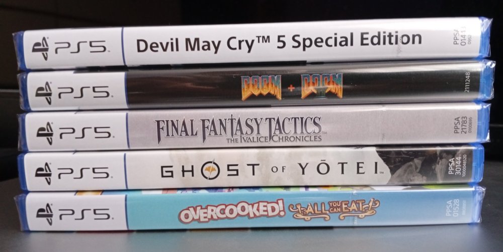 Overcooked, Ghost of Yotei, DMC5, DOOM i FF Tactics grzbiety.jpg